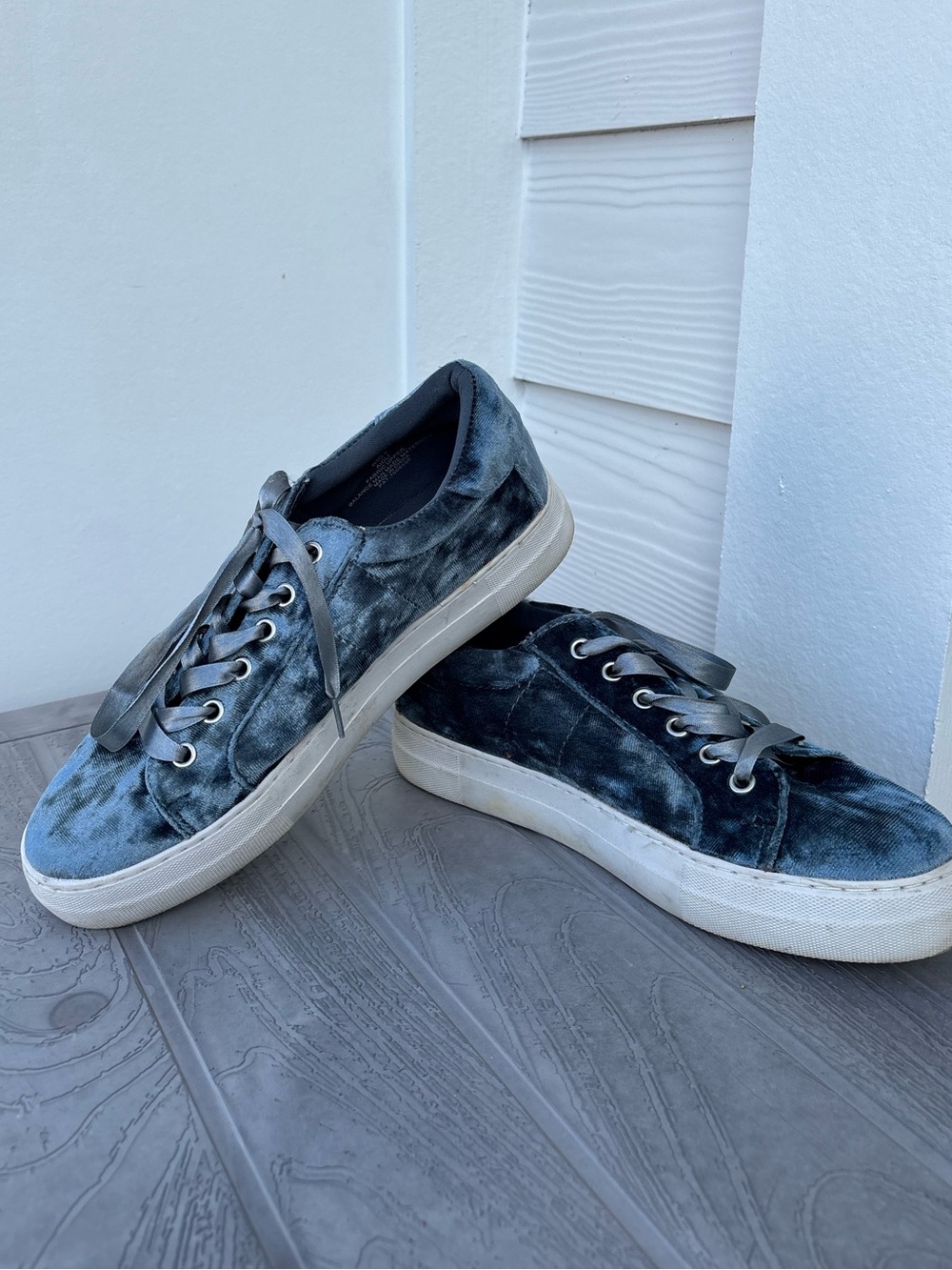 Women’s size 8 blue velvet sneakers